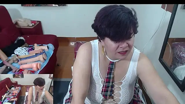 Snapshot of angelitolove727 chatting on 10, 10, 2025 angelitolove727 online show from 10, 10, 2025