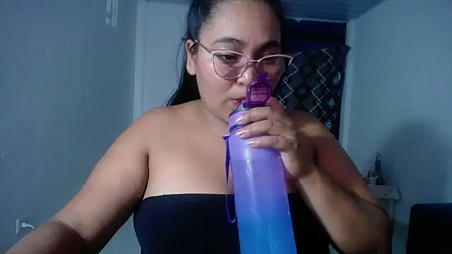 Snapshot of sirena_15 chatting on 5, 3, 2026 sirena 15 online show from 5, 3, 2026