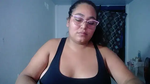 Snapshot of sirena_15 chatting on 8, 3, 2026 sirena 15 online show from 8, 3, 2026