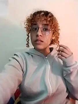 Snapshot of EmmaMelissa0521 chatting on 16, 11, 2025 EmmaMelissa0521 online show from 16, 11, 2025