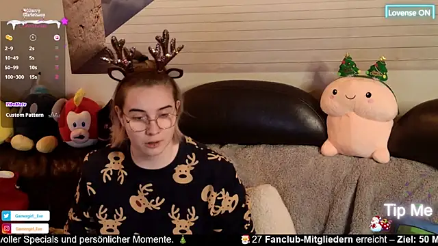 Snapshot of GamerGirl_Eve chatting on 13, 12, 2024 GamerGirl Eve online show from 13, 12, 2024