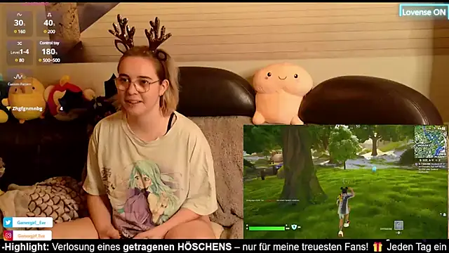 Snapshot of GamerGirl_Eve chatting on 20, 12, 2024 GamerGirl Eve online show from 20, 12, 2024