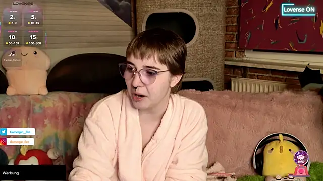 Snapshot of GamerGirl_Eve chatting on 11, 9, 2025 GamerGirl Eve online show from 11, 9, 2025