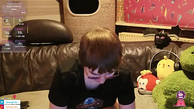 Snapshot of GamerGirl_Eve chatting on 11, 10, 2025 GamerGirl Eve online show from 11, 10, 2025