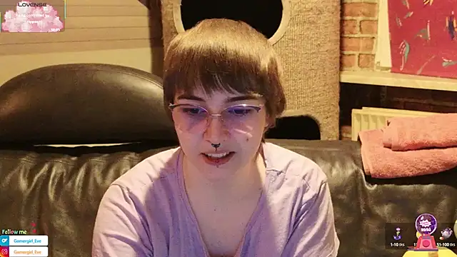 Snapshot of GamerGirl_Eve chatting on 15, 10, 2025 GamerGirl Eve online show from 15, 10, 2025