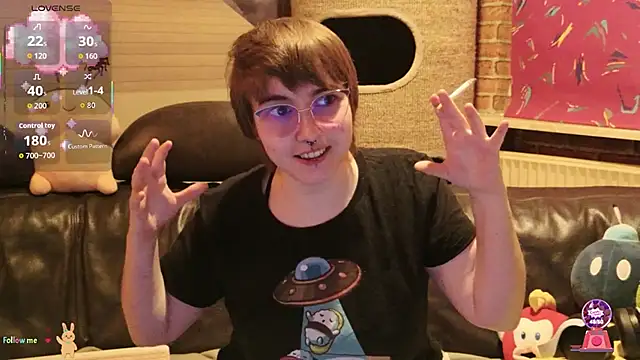 Snapshot of GamerGirl_Eve chatting on 28, 10, 2025 GamerGirl Eve online show from 28, 10, 2025