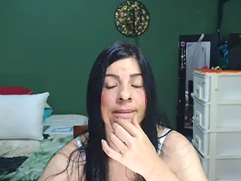 Estefani 32 online show from 13, 1, 2025