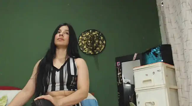 Estefani 32 online show from 17, 1, 2025