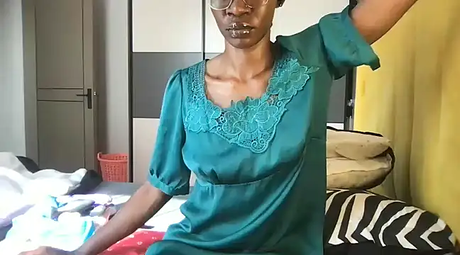 Snapshot of choco_petite chatting on 16, 3, 2025 choco petite online show from 16, 3, 2025