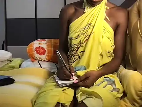 Snapshot of choco_petite chatting on 10, 10, 2025 choco petite online show from 10, 10, 2025