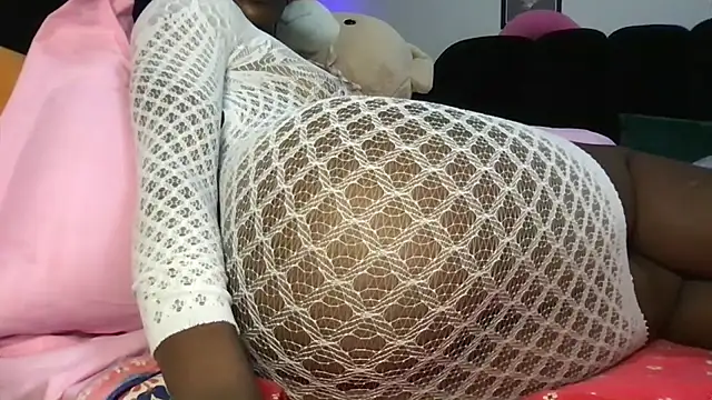 Snapshot of choco_petite chatting on 26, 2, 2026 choco petite online show from 26, 2, 2026