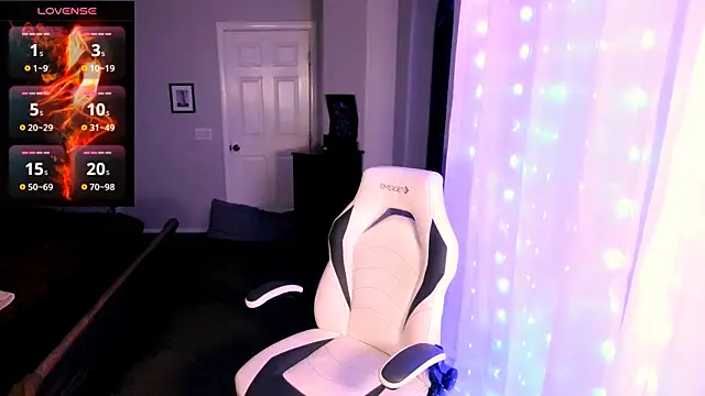 Snapshot of britteebee chatting on 6, 10, 2025 britteebee online show from 6, 10, 2025