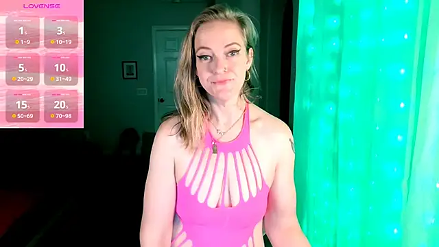 Snapshot of britteebee chatting on 18, 10, 2025 britteebee online show from 18, 10, 2025