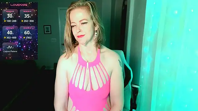 Snapshot of britteebee chatting on 8, 11, 2025 britteebee online show from 8, 11, 2025