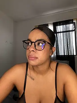 Snapshot of trianawhite chatting on 9, 6, 2026 trianawhite online show from 9, 6, 2026