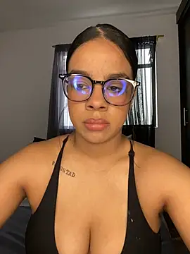 Snapshot of trianawhite chatting on 18, 6, 2026 trianawhite online show from 18, 6, 2026