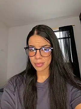 Snapshot of trianawhite chatting on 1, 7, 2026 trianawhite online show from 1, 7, 2026