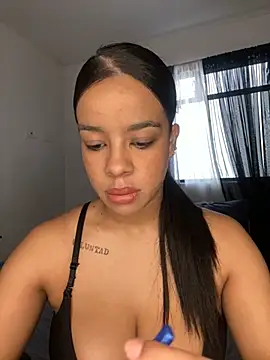 Snapshot of trianawhite chatting on 15, 7, 2026 trianawhite online show from 15, 7, 2026