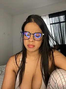 Snapshot of trianawhite chatting on 16, 7, 2026 trianawhite online show from 16, 7, 2026
