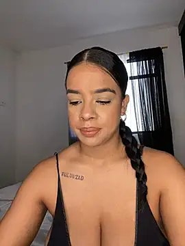 Snapshot of trianawhite chatting on 24, 7, 2026 trianawhite online show from 24, 7, 2026
