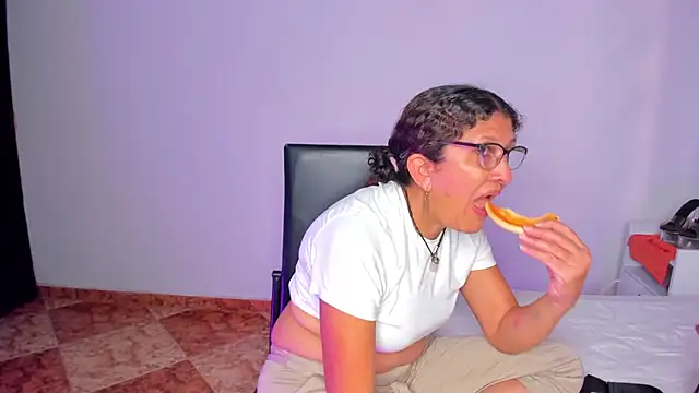 Snapshot of Keyla_Milf chatting on 2, 12, 2025 Keyla Milf online show from 2, 12, 2025