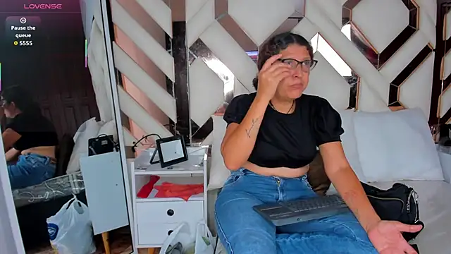 Snapshot of Keyla_Milf chatting on 19, 12, 2025 Keyla Milf online show from 19, 12, 2025