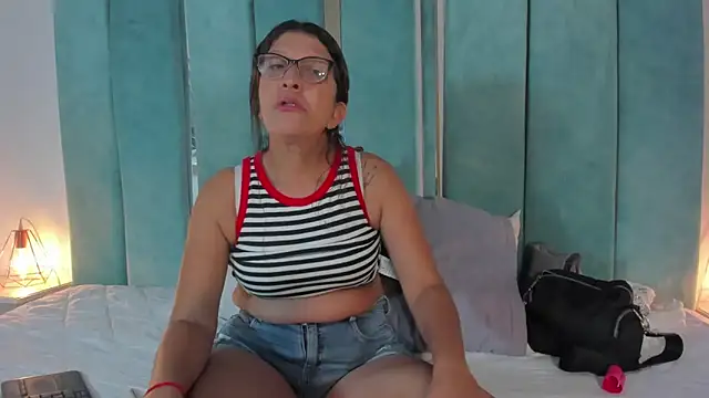 Snapshot of Keyla_Milf chatting on 3, 2, 2026 Keyla Milf online show from 3, 2, 2026