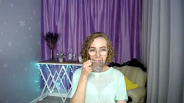 queen a n i online show from 11, 7, 2026