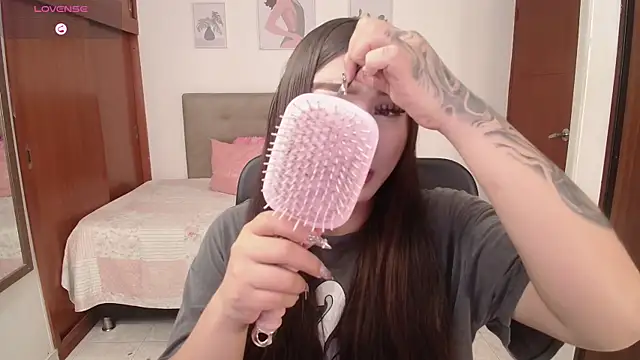 Miley Baker online show from 28, 11, 2025