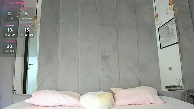 Naila18 online show from 11, 9, 2025