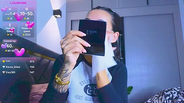 Mia Tin online show from 17, 10, 2025