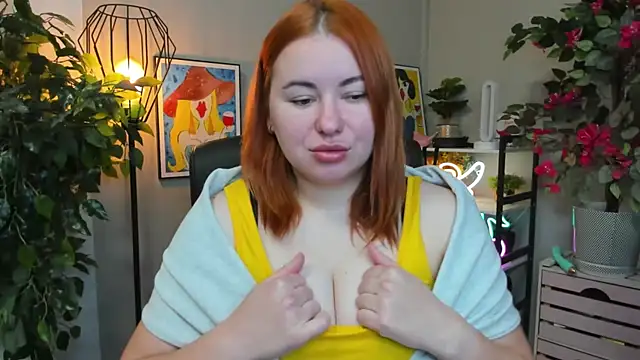 Snapshot of LAYLAxSTAR chatting on 5, 11, 2025 LAYLAxSTAR online show from 5, 11, 2025