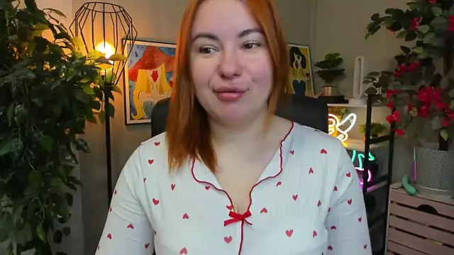 Snapshot of LAYLAxSTAR chatting on 12, 11, 2025 LAYLAxSTAR online show from 12, 11, 2025