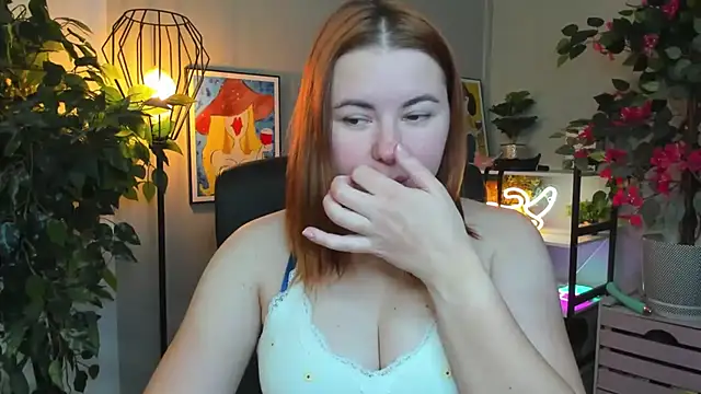 Snapshot of LAYLAxSTAR chatting on 25, 11, 2025 LAYLAxSTAR online show from 25, 11, 2025