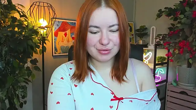 Snapshot of LAYLAxSTAR chatting on 14, 12, 2025 LAYLAxSTAR online show from 14, 12, 2025