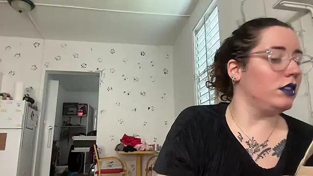 Snapshot of poppergirl69 chatting on 16, 9, 2025 poppergirl69 online show from 16, 9, 2025