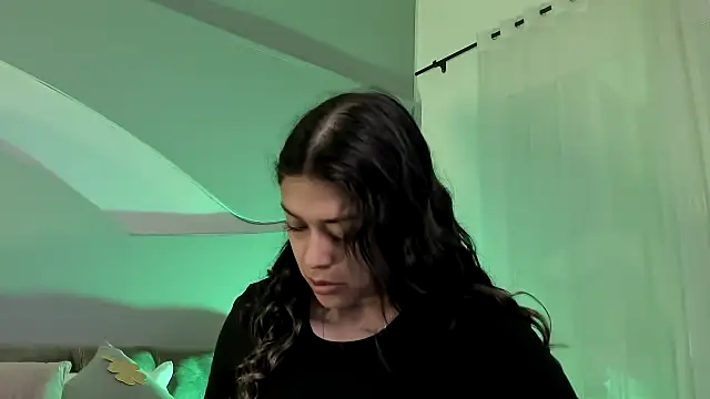 Nicolle W online show from 17, 3, 2025