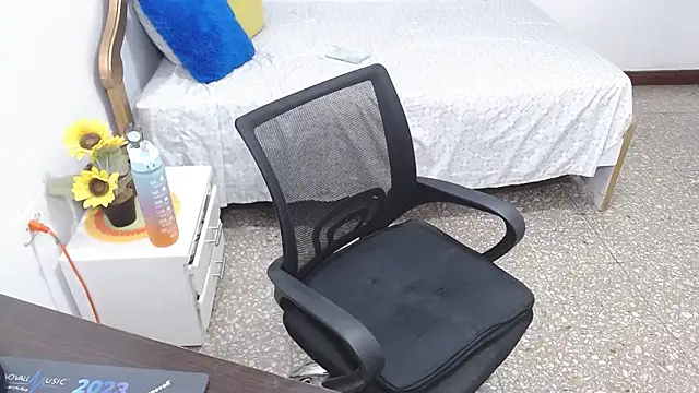 emiliaa hot online show from 18, 12, 2024