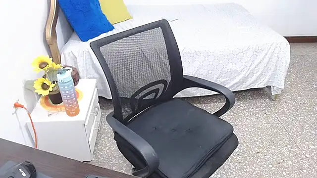 emiliaa hot online show from 10, 1, 2025