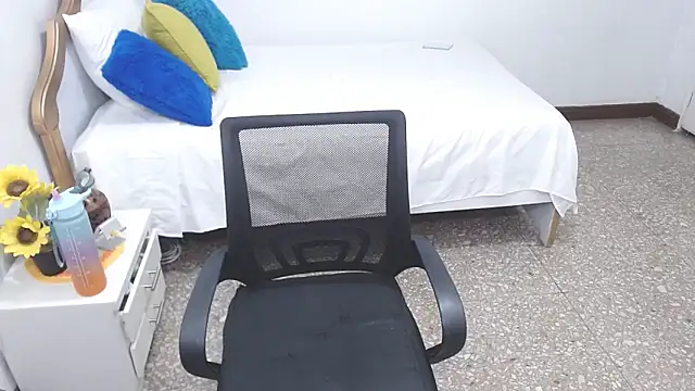 emiliaa hot online show from 26, 1, 2025