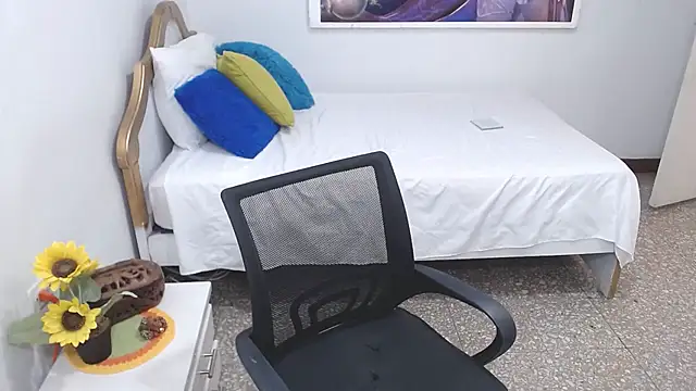 emiliaa hot online show from 7, 2, 2025