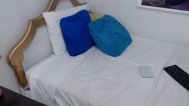 emiliaa hot online show from 14, 2, 2025