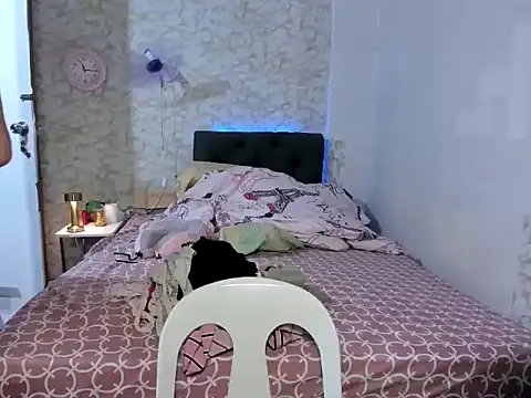 Snapshot of Hebefemme chatting on 18, 11, 2025 Hebefemme online show from 18, 11, 2025