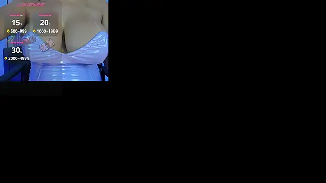 Snapshot of LeahJones_ chatting on 28, 1, 2025 LeahJones online show from 28, 1, 2025