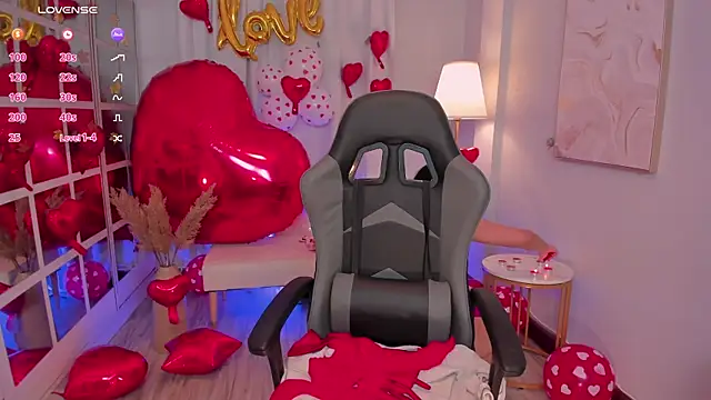 Snapshot of LeahJones_ chatting on 14, 2, 2026 LeahJones online show from 14, 2, 2026