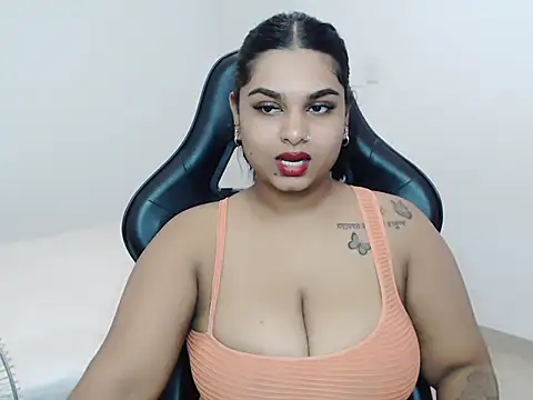 Snapshot of layla_amin chatting on 2, 12, 2024 layla amin online show from 2, 12, 2024