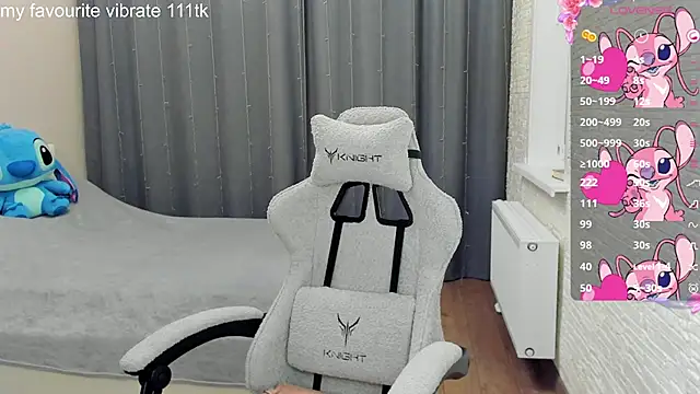 Hot Mia  online show from 21, 3, 2025