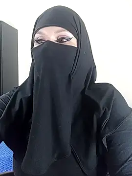 Snapshot of evelyn__salah chatting on 18, 7, 2026 evelyn salah online show from 18, 7, 2026