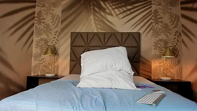 Scarleett 22 online show from 16, 4, 2026