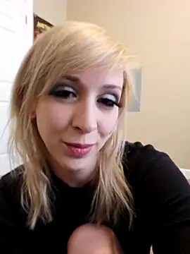 Snapshot of AmethystFoxx chatting on 4, 4, 2026 AmethystFoxx online show from 4, 4, 2026